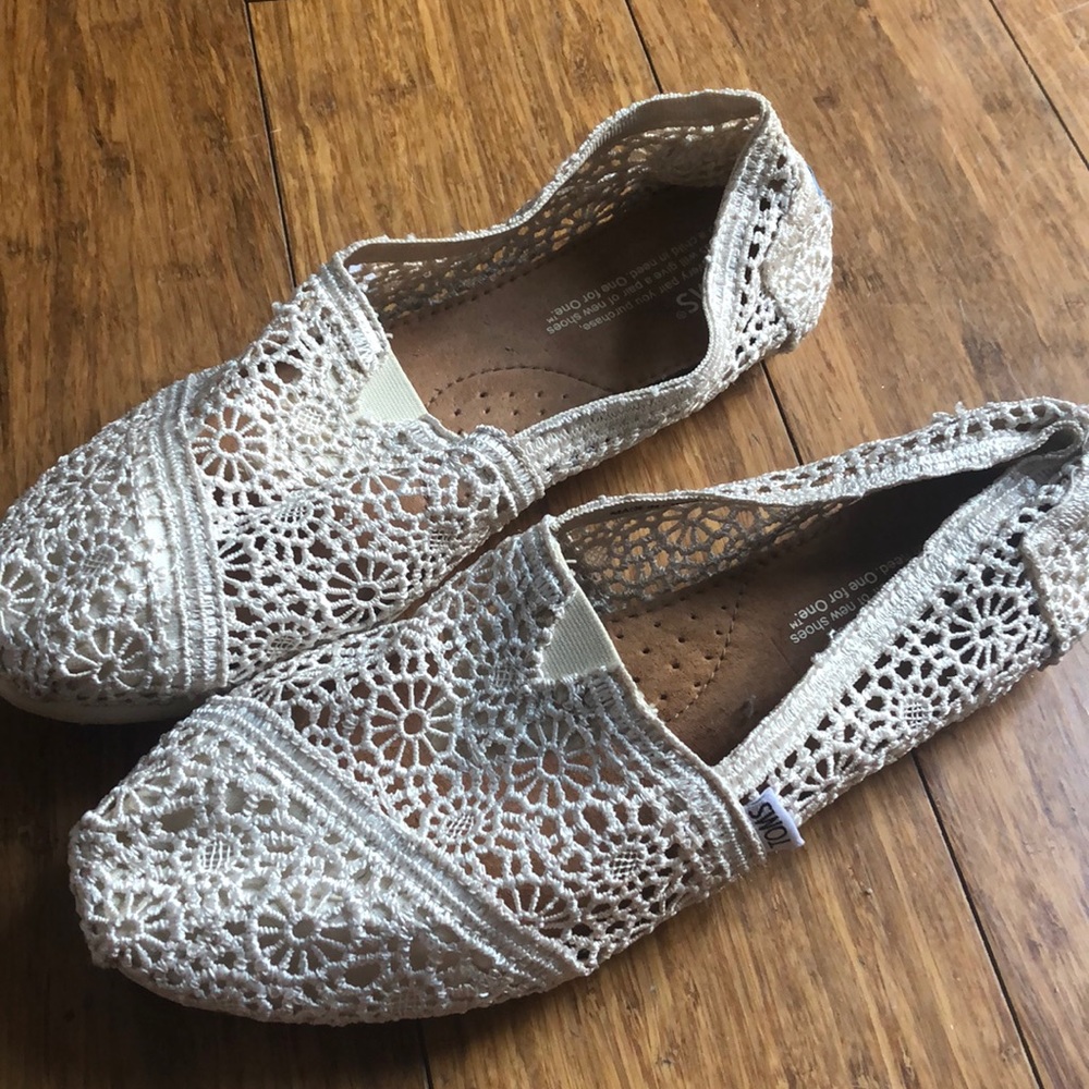 TOMS EYELET WHITE SLIP ONS